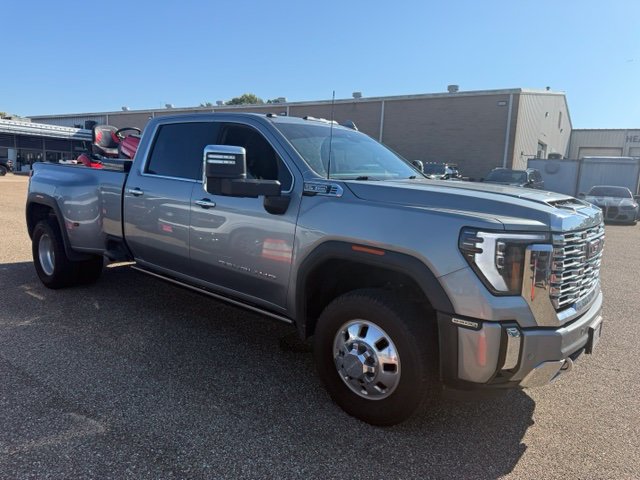 Used 2024 GMC Sierra 3500 Denali w/ Denali Reserve Package AWD/4WD image 12