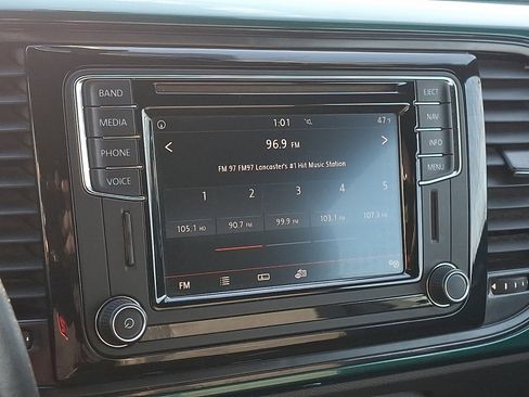 Used 2017 Volkswagen Beetle 1.8T SE image 17