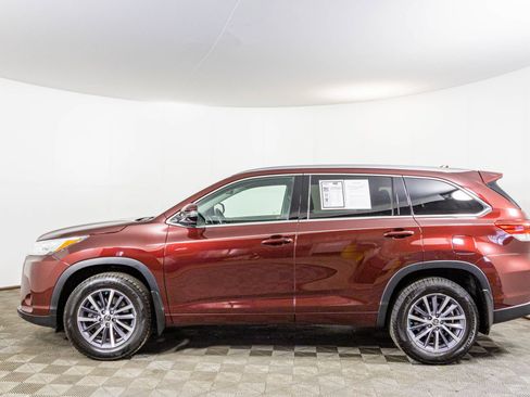Used 2017 Toyota Highlander XLE AWD/4WD image 23