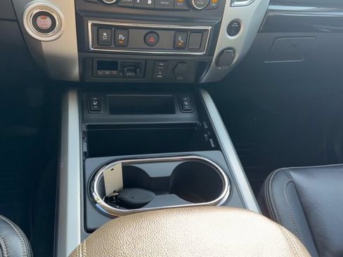 Used 2018 Nissan Titan SV w/ SV Convenience Package RWD image 23