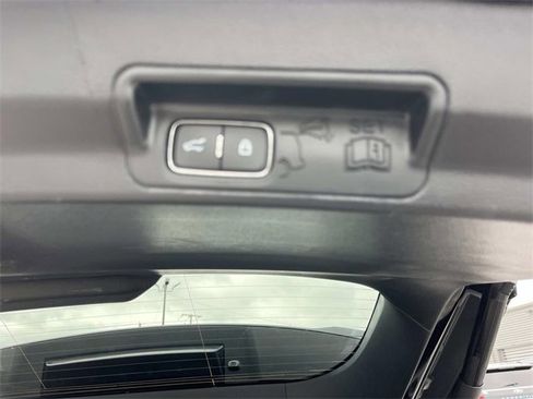 Used 2022 Ford Explorer XLT w/ Equipment Group 202A image 13