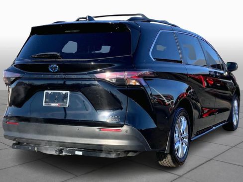 Used 2023 Toyota Sienna XLE Woodland Edition image 13