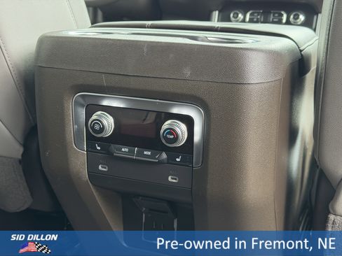Used 2024 GMC Yukon SLT w/ SLT Premium Package image 15
