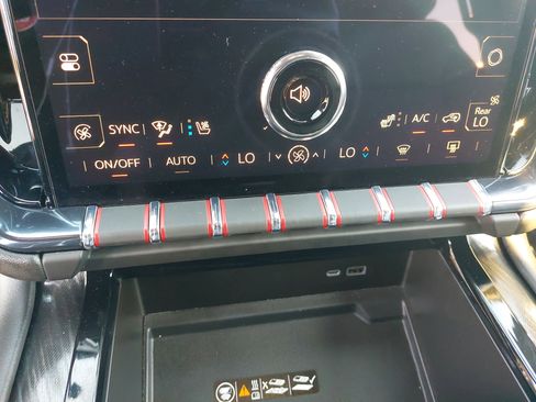 Used 2025 GMC Yukon AT4 image 23