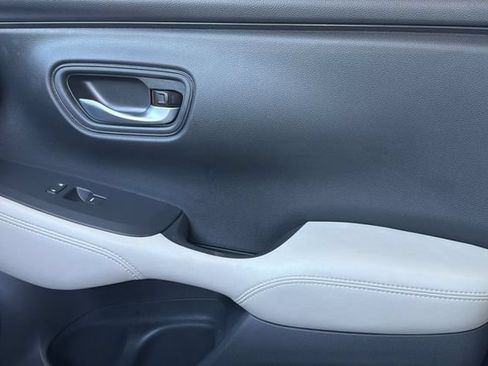 Certified 2025 Honda HR-V LX image 22