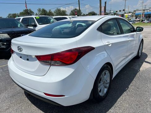 Used 2015 Hyundai Elantra SE w/ Option Group 03 FWD image 5