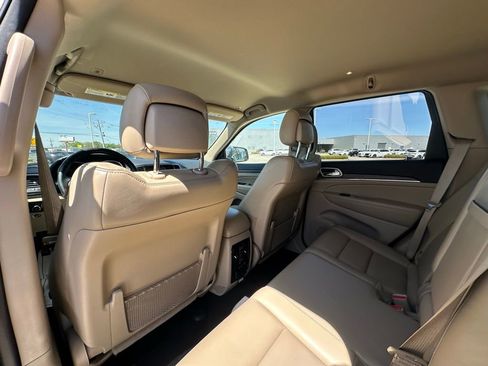 Used 2019 Jeep Grand Cherokee Limited image 19