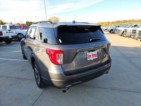 Used 2022 Ford Explorer XLT w/ Equipment Group 202A image 3