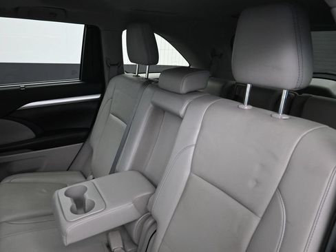 Used 2019 Toyota Highlander XLE AWD/4WD image 27