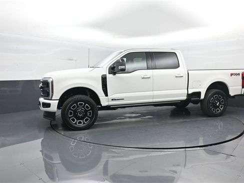 New 2026 Ford F250 Platinum w/ FX4 Off-Road Package image 4