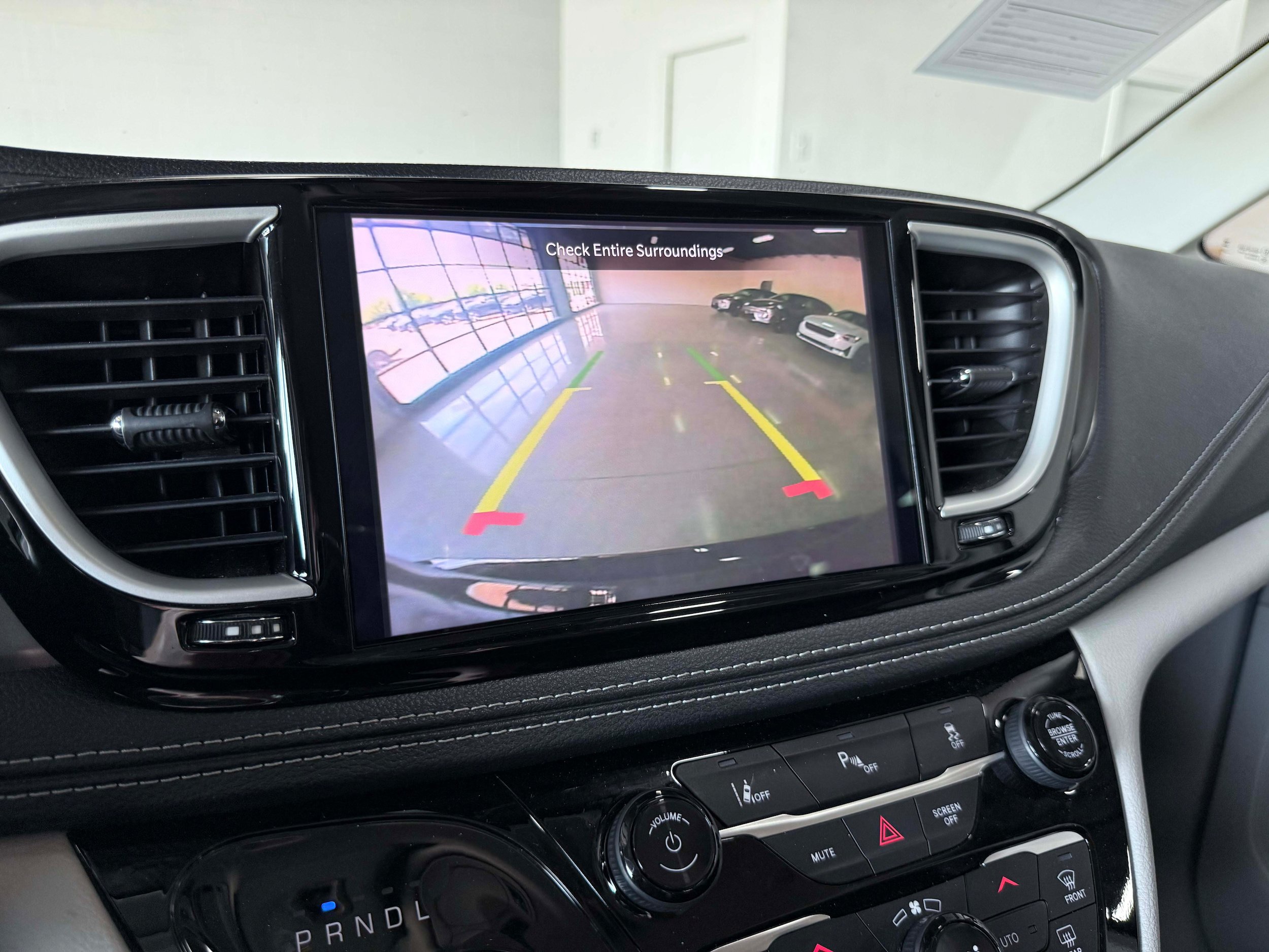 Used 2024 Chrysler Pacifica Limited FWD image 22