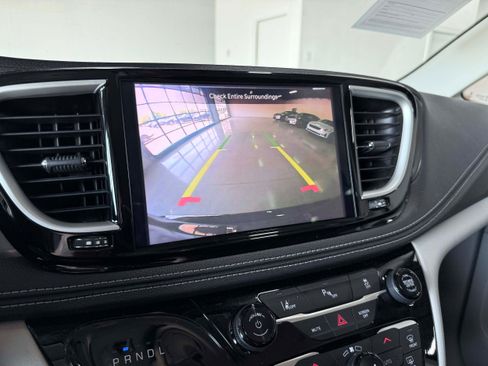 Used 2024 Chrysler Pacifica Limited FWD image 22