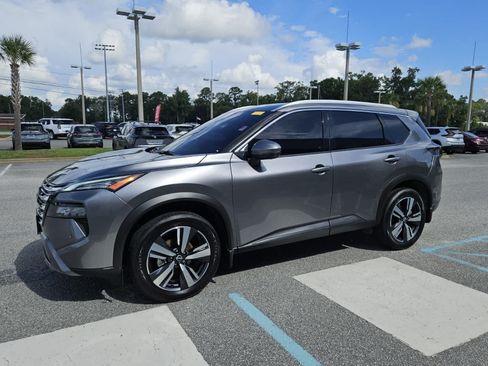 Used 2025 Nissan Rogue SL w/ SL Premium Package AWD/4WD image 2