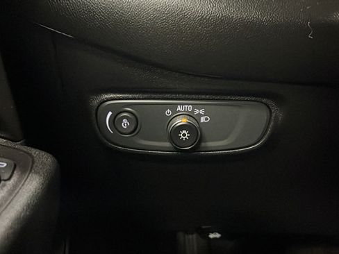 Used 2020 Chevrolet Equinox LT w/ LPO, Floor Liner Package FWD image 28