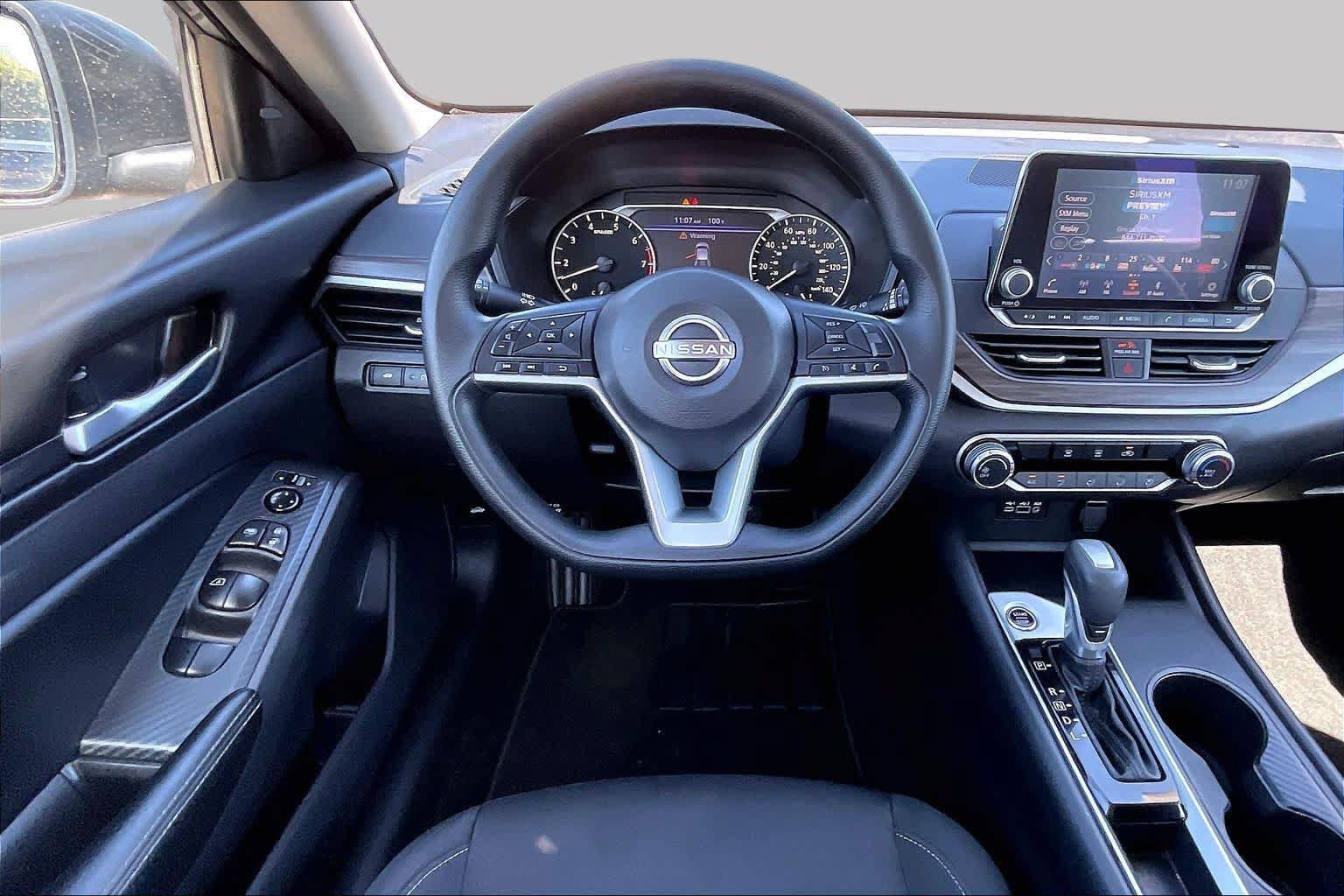 Used 2025 Nissan Altima 2.5 SV FWD image 6