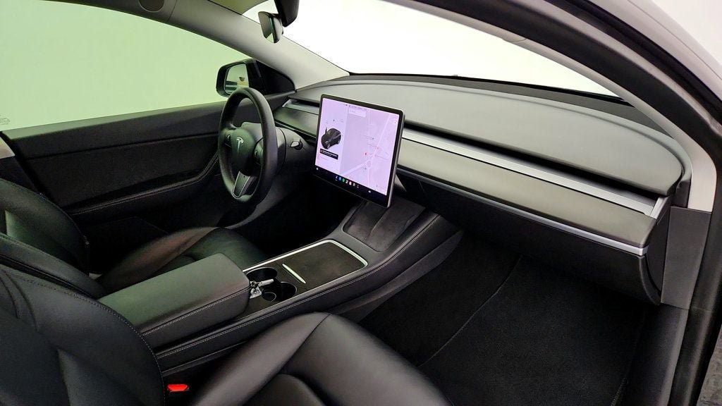 Used 2021 Tesla Model Y Long Range AWD/4WD image 29