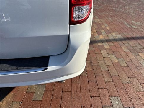 Used 2019 Dodge Grand Caravan SE image 12