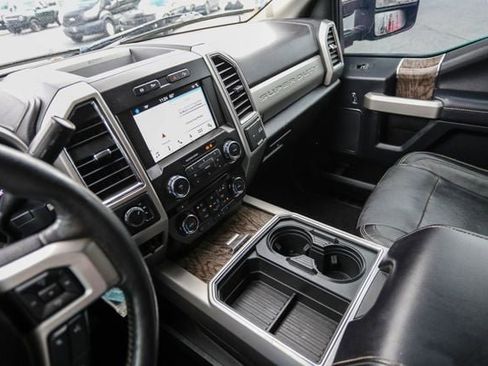 Used 2018 Ford F250 Lariat w/ Lariat Value Package AWD/4WD image 6