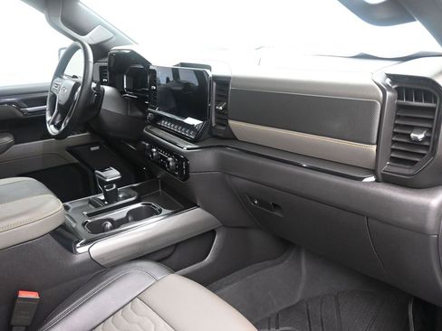 Used 2025 Chevrolet Silverado 1500 ZR2 w/ Technology Package image 14