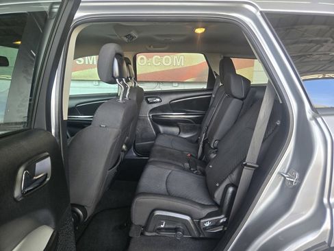 Used 2018 Dodge Journey SXT image 31