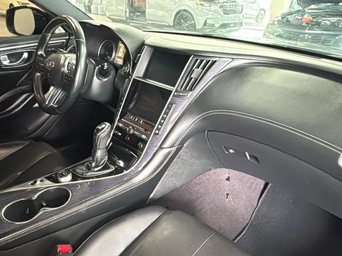 Used 2017 INFINITI Q60 Red Sport 400 AWD/4WD image 6