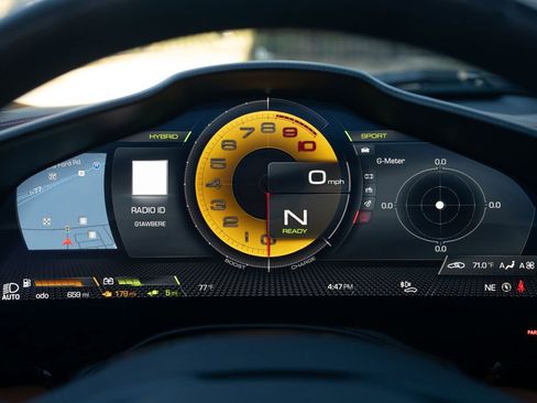 Used 2024 Ferrari SF90 Spider image 39