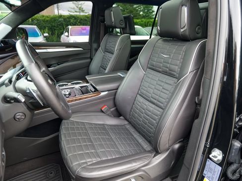 Used 2025 Cadillac Escalade ESV Sport Platinum AWD/4WD image 22