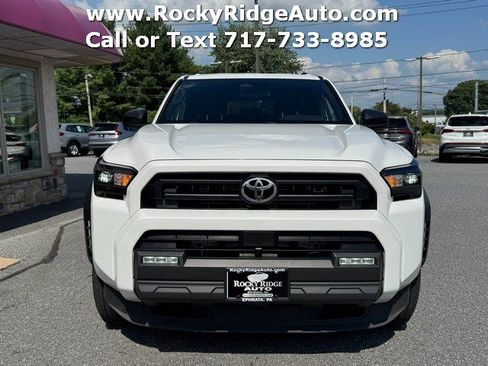 Used 2025 Toyota 4Runner SR5 AWD/4WD image 3
