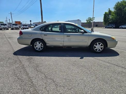 Used 2006 Ford Taurus SEL FWD image 2