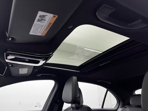 Used 2022 Mercedes-Benz C 300 4MATIC Sedan image 2