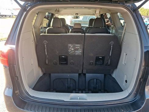 Used 2017 Kia Sedona EX image 29