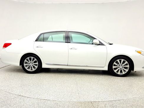 Used 2012 Toyota Avalon Limited FWD image 4