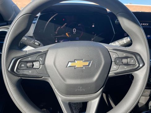 Used 2025 Chevrolet Trax LT image 28