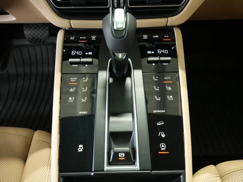 New 2025 Porsche Macan image 23