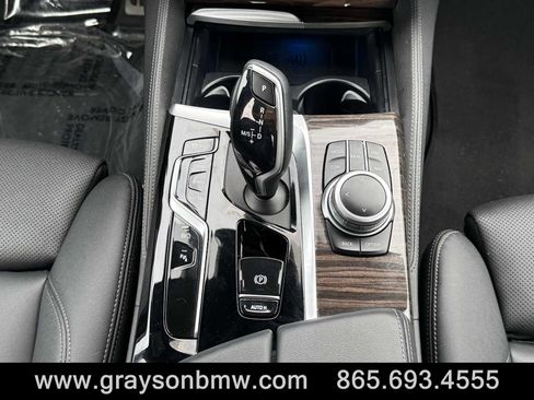 Used 2022 BMW 530e xDrive w/ Premium Package image 24