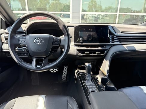 Used 2025 Toyota Camry SE FWD image 12