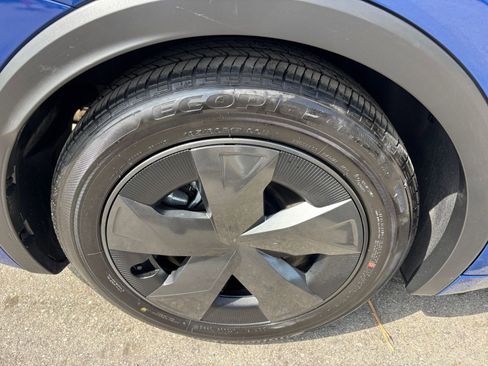 Used 2025 Toyota Prius LE image 30