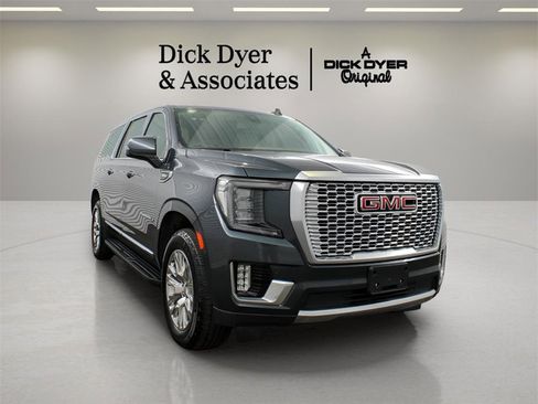 Used 2022 GMC Yukon XL Denali image 9