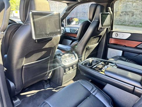 Used 2019 Lincoln Navigator Reserve AWD/4WD image 16