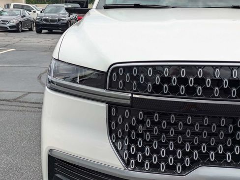 New 2027 Lincoln Navigator Premiere RWD image 10