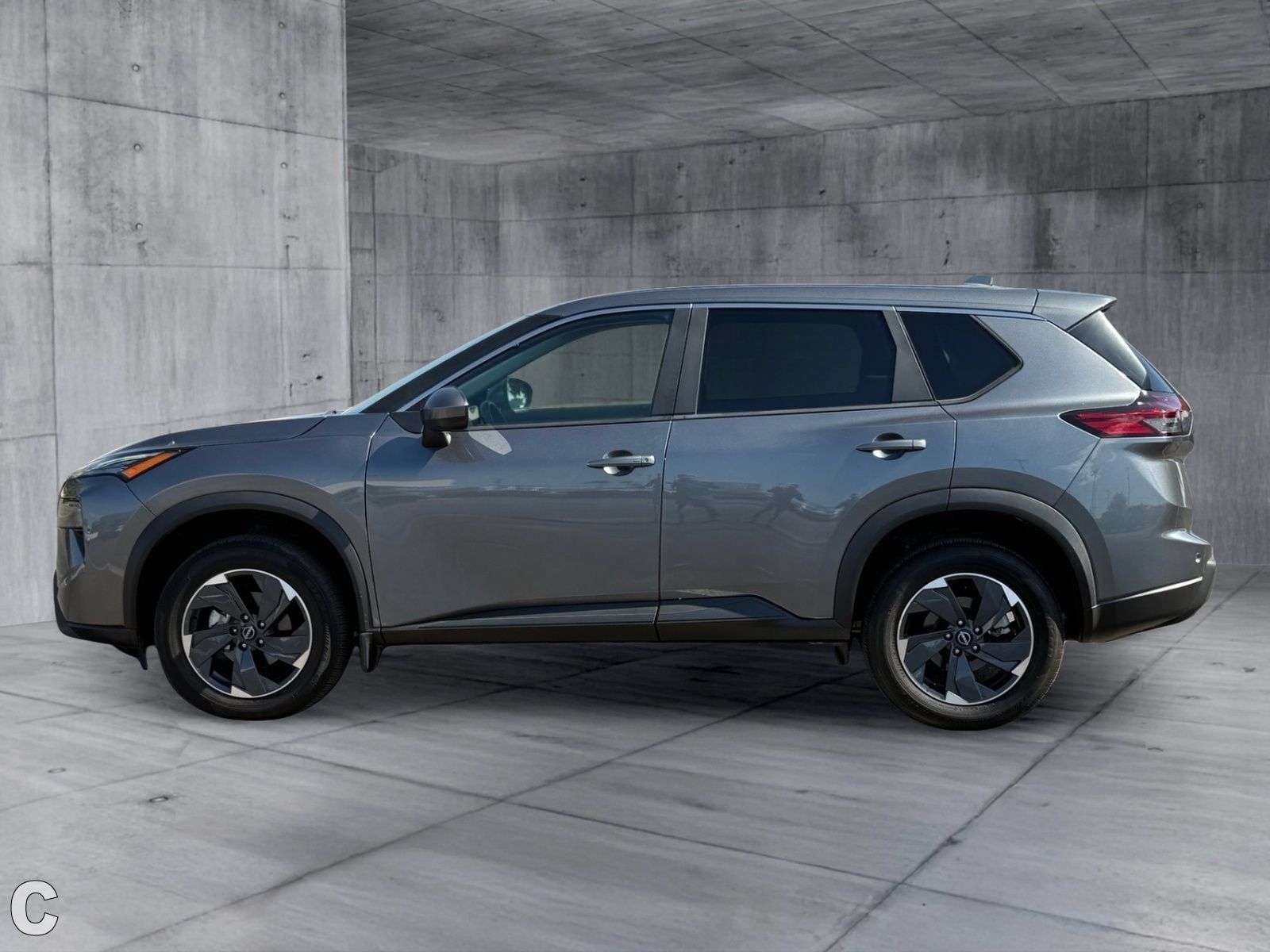 Used 2024 Nissan Rogue SV FWD image 3