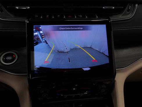 Certified 2025 Jeep Grand Cherokee Limited AWD/4WD image 34