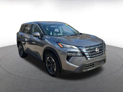 Used 2025 Nissan Rogue SV image 1