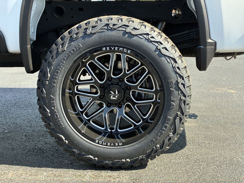 Used 2025 Chevrolet Silverado 2500 Custom AWD/4WD image 12