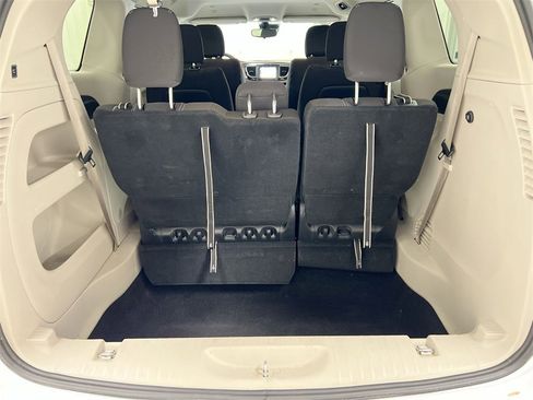 Used 2024 Chrysler Voyager LX image 23