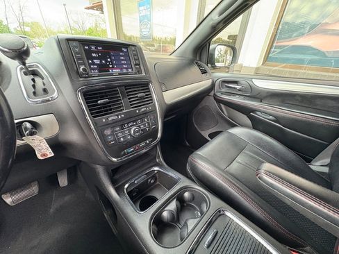 Used 2019 Dodge Grand Caravan GT image 33