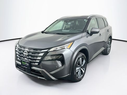 Used 2026 Nissan Rogue SL FWD image 3