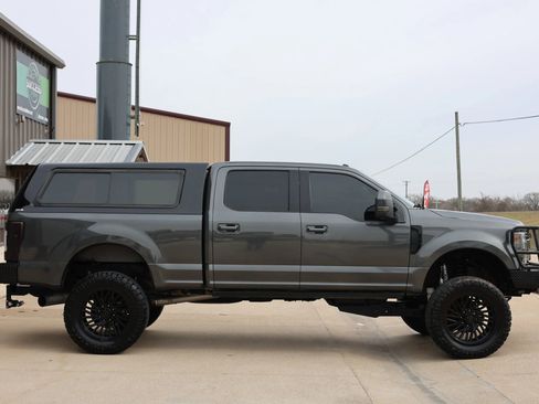 Used 2017 Ford F250 Lariat w/ Lariat Value Package image 2