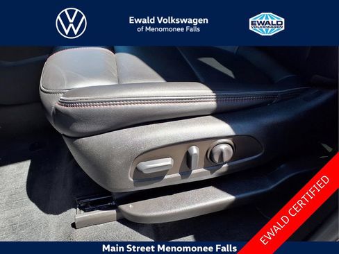 Used 2023 Chevrolet Traverse RS w/ LPO, Floor Liner Package AWD/4WD image 26