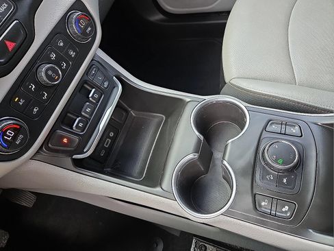 Used 2020 GMC Terrain SLT AWD/4WD image 19